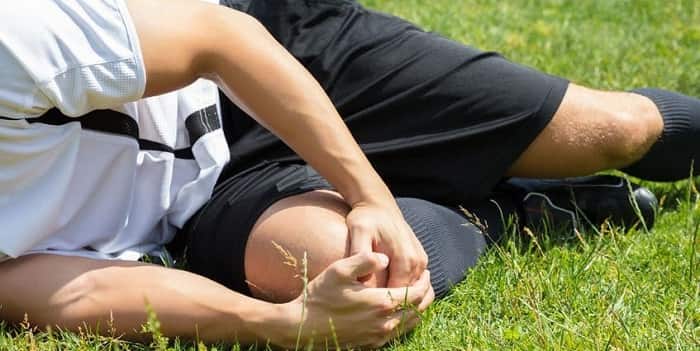 آیا افرادی که نمی‌توانند پای خود را صاف کنند دچار آسیب دیدگی شدید زانو شده اند؟