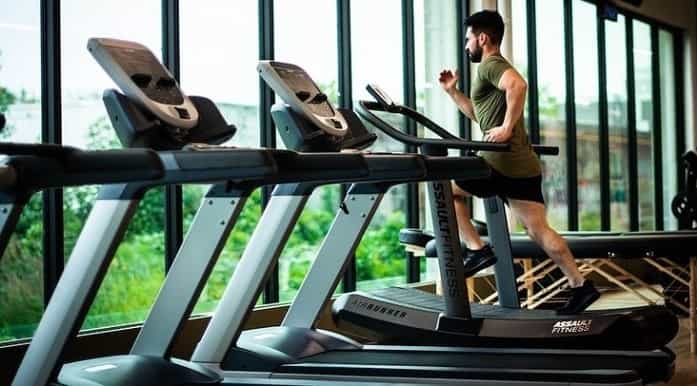 آیا تردمیل باعث زانو درد میشود؟ درمان درد زانو ناشی از تردمیل