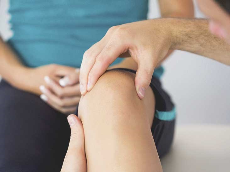 مینیسک دیسکی شکل زانو چگونه درمان می شود؟ آیا جراحی لازم است؟