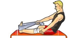 تمرینکشش پا به سمت عقب با استفاده از حوله یا طناب کشی برای صاف شدن زانو 